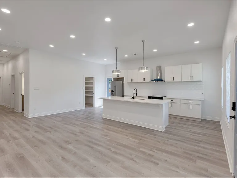 1515 Morrell Ave — Photo 7