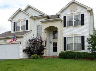 2738 Constitution Dr, Lindenhurst, IL 60046