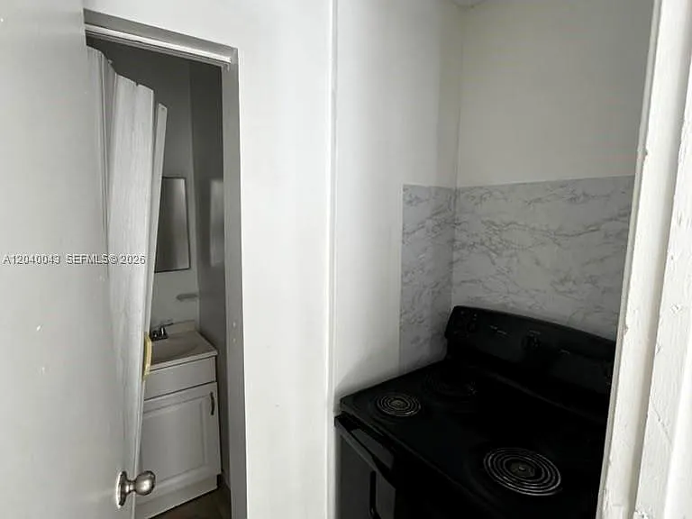 1201 NE 148th St #B — Photo 9
