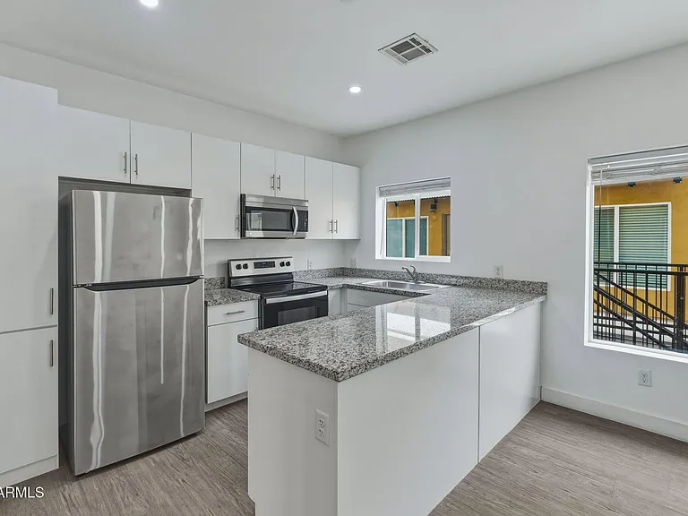 622 N 9th Ave #301 — Photo 11