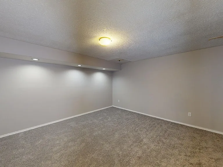 320 Westminster Ave #48 — Photo 24