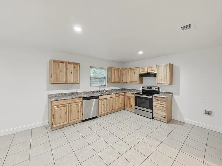 1020 Corral Dr — Photo 8