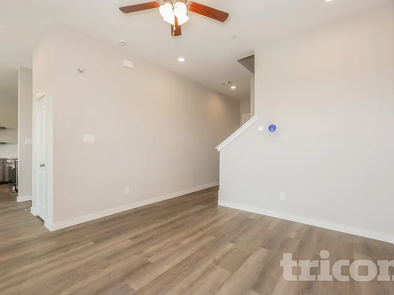 102 Rutland Ct — Photo 2