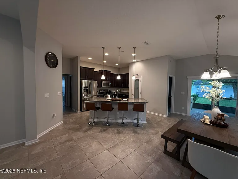 686 Glendale Ln — Photo 13