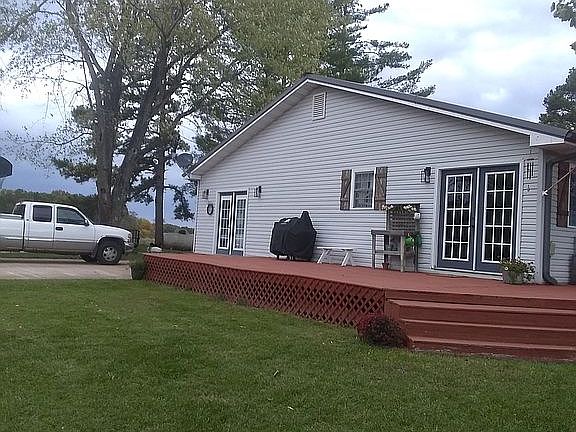 Large deck, concrete drive