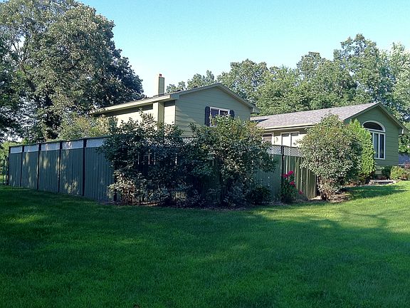 4th image of 844 201st Ln NE