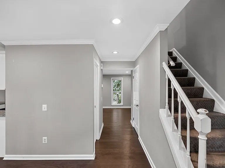 6176 Martins Landing Ct — Photo 13