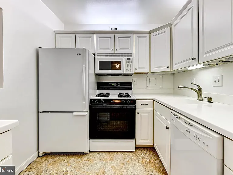 4515 Willard Ave #1121S — Photo 7
