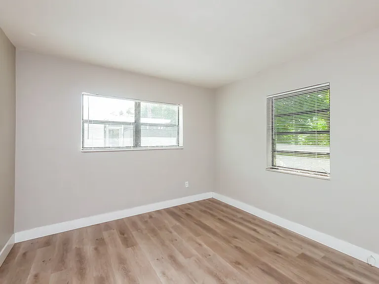 381 Carolina Ave — Photo 11