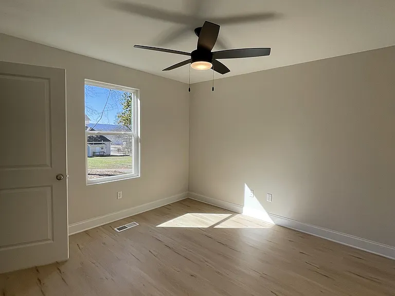 2405 Harley St — Photo 14