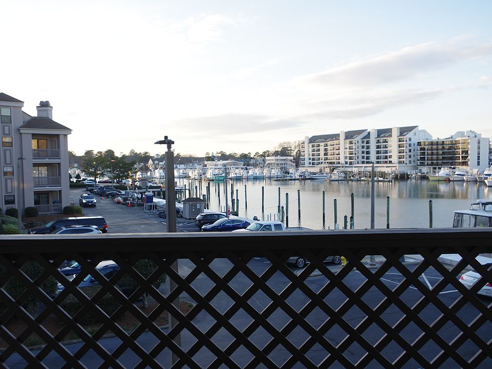 1st image of 401 Harbour Point #202