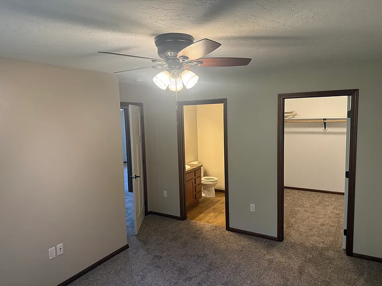 219 W Hahn Ave — Photo 16
