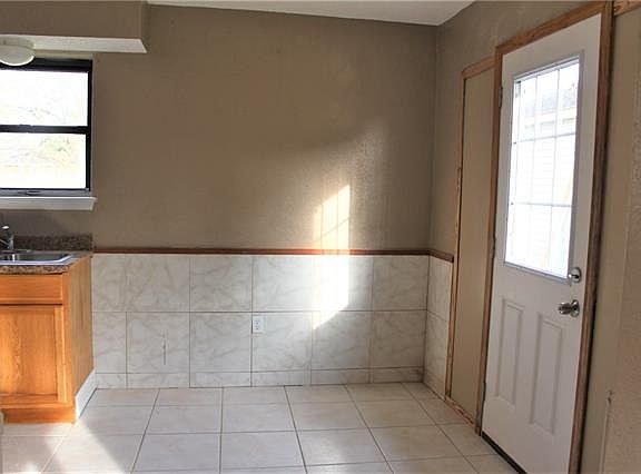 5th image of 1808 Columbia Ct