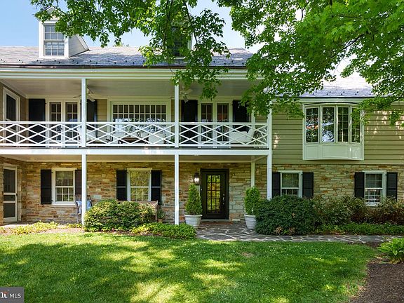 4th image of 821 Pretty Brook Rd