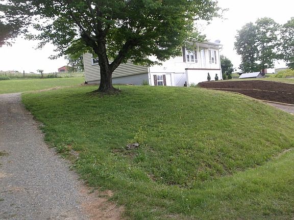 2nd image of 141 Hickory Ln