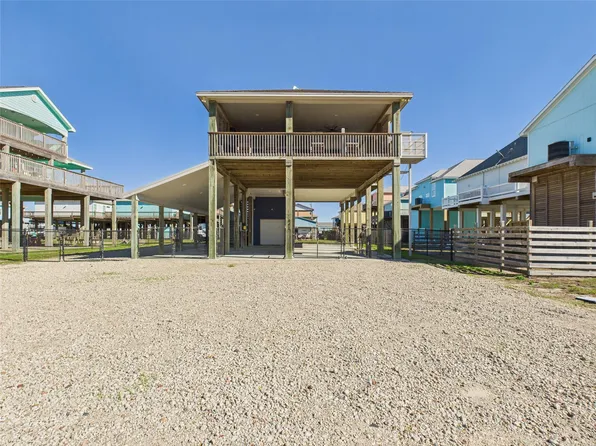 842 Main St, Crystal Beach, TX 77650