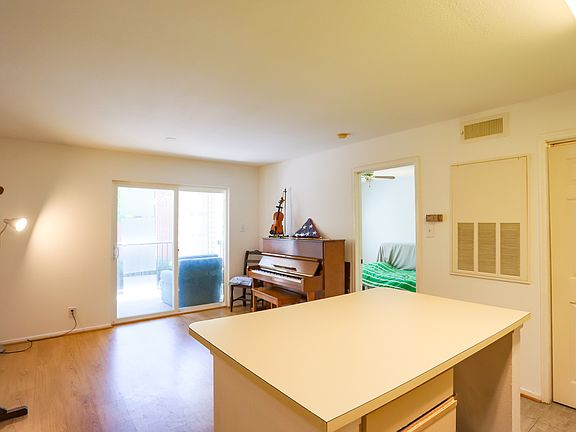 5th image of 3308 Wyndham Cres #220