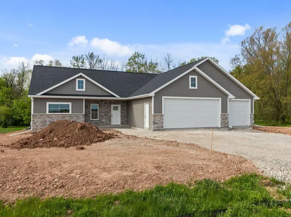 W5995 Woodland Rd, Menasha, WI 54952