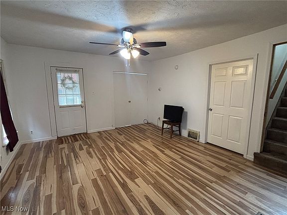 5th image of 118 Rainbow St