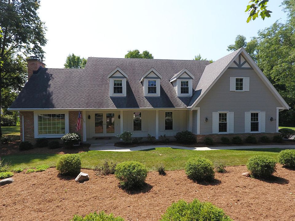 2nd image of 16135 Woodstock Ct