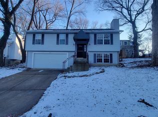 912 Baltimore Pl, Saint Louis, MO 63122