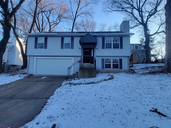 912 Baltimore Pl, Saint Louis, MO 63122