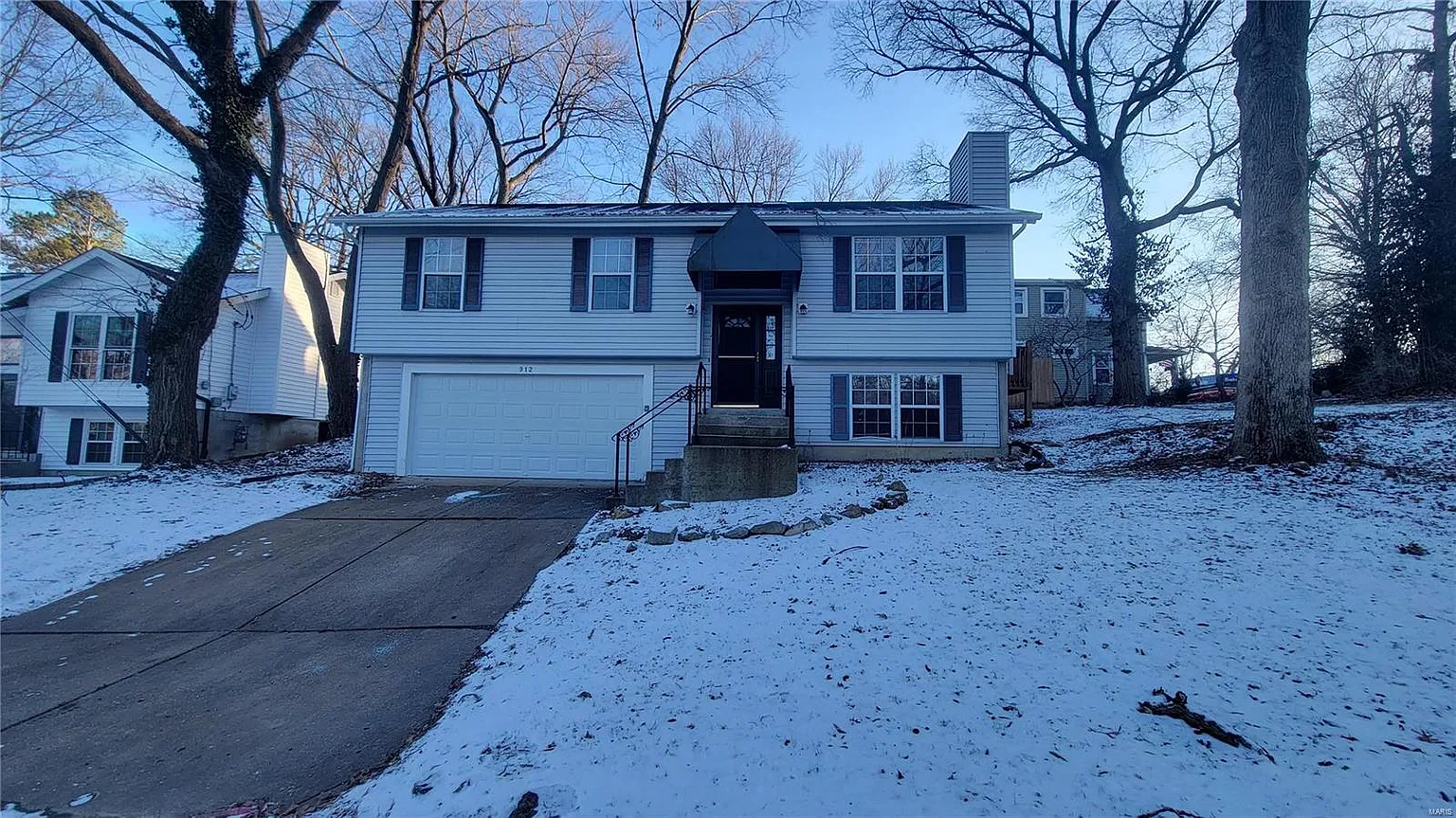 912 Baltimore Pl photo 1