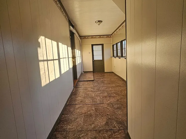565 Trinity Rd — Photo 17