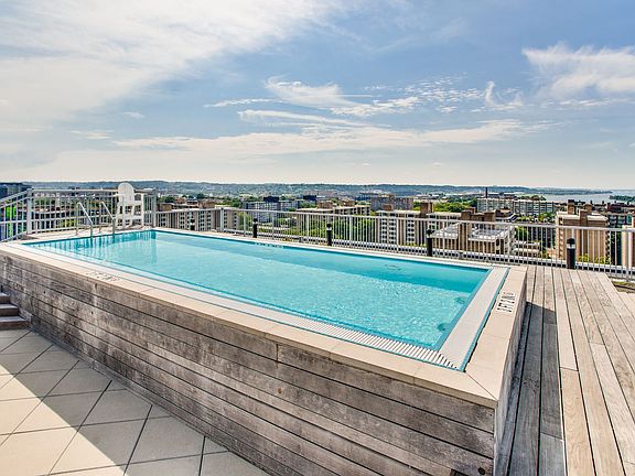 Rooftop pool at The Leo