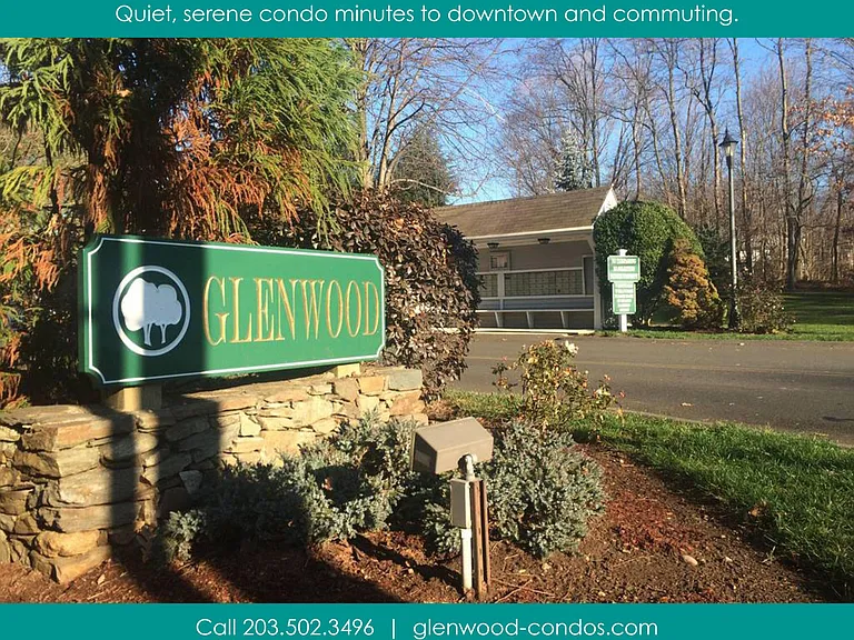 54 Greenview Ln — Photo 3