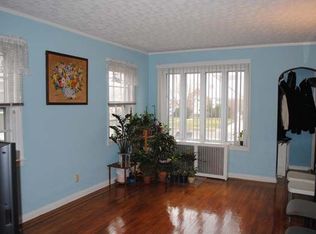 2821 200th St, Bayside, NY 11360