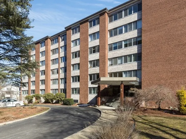 22 Chestnut Pl APT 206, Brookline, MA 02445