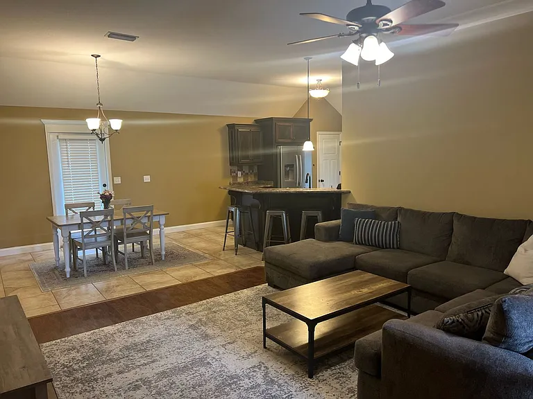 3986 Glen Laurel Dr W — Photo 2
