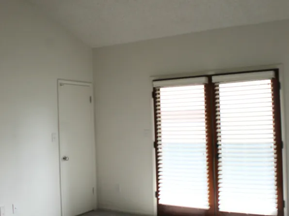 7330 Stockdale Hwy APT 4, Bakersfield, CA 93309