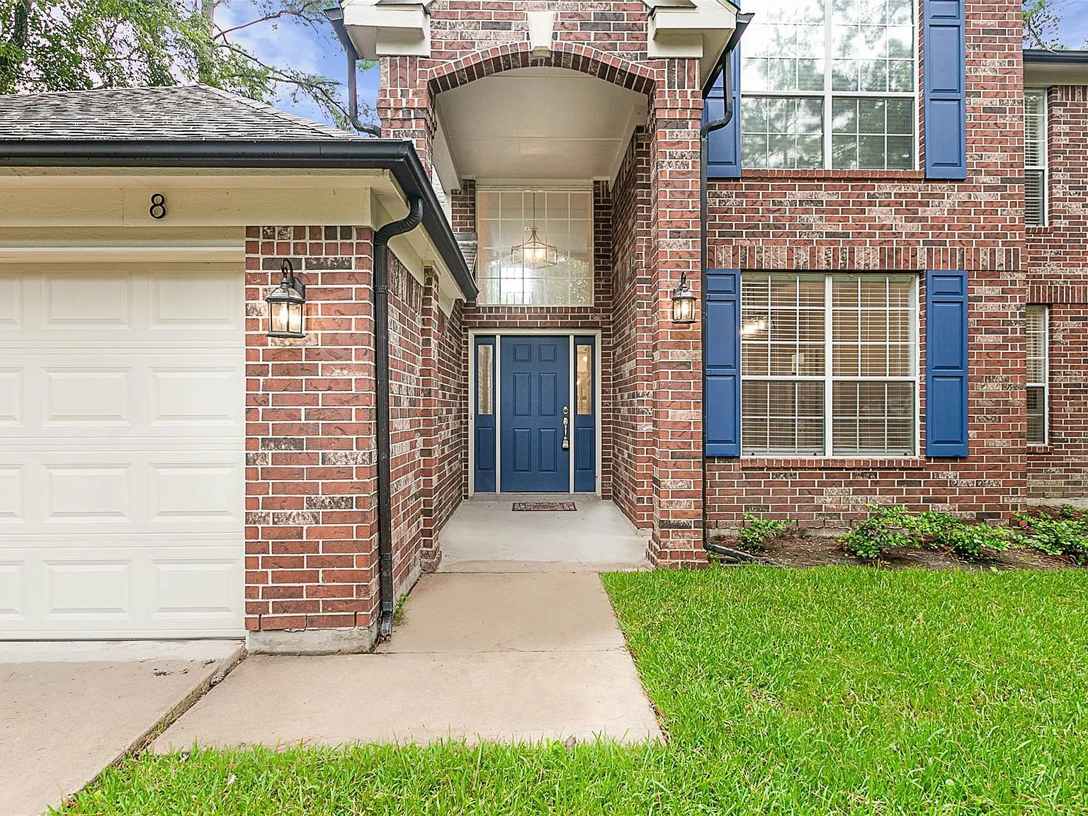 4 bed, 2.5 bath, 2626 sqft, $3,000 — Photo 2