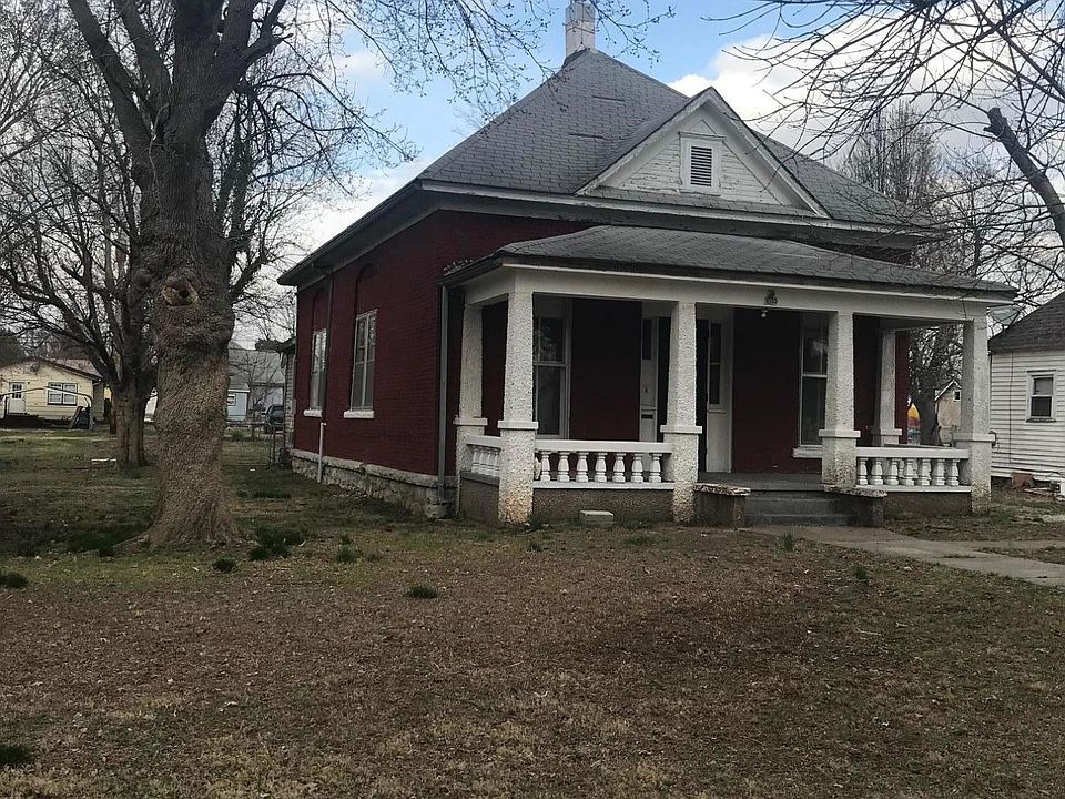 1st image of 602 E Benton St