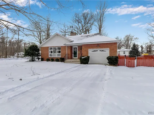 6900 Wayne Dr, Derby, NY 14047