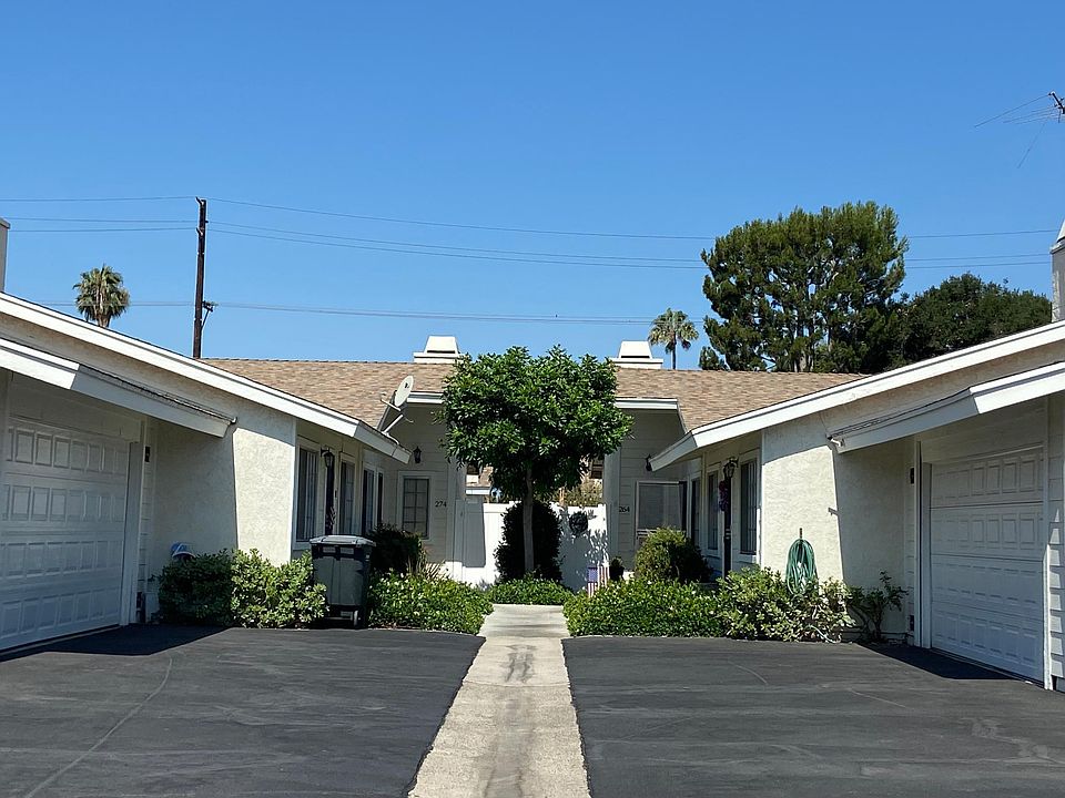 Shared driveway & entry to unit.