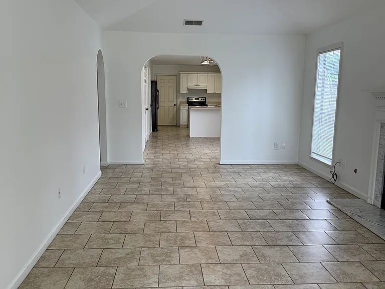 523 Walker Rd — Photo 4