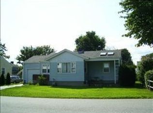 37 Phelps Rd, Middletown, RI 02842