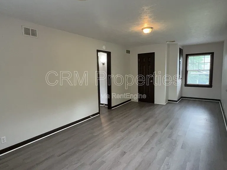 112 N Green St — Photo 4