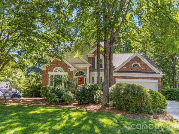 6210 Maple Cove Ln, Charlotte, NC 28269