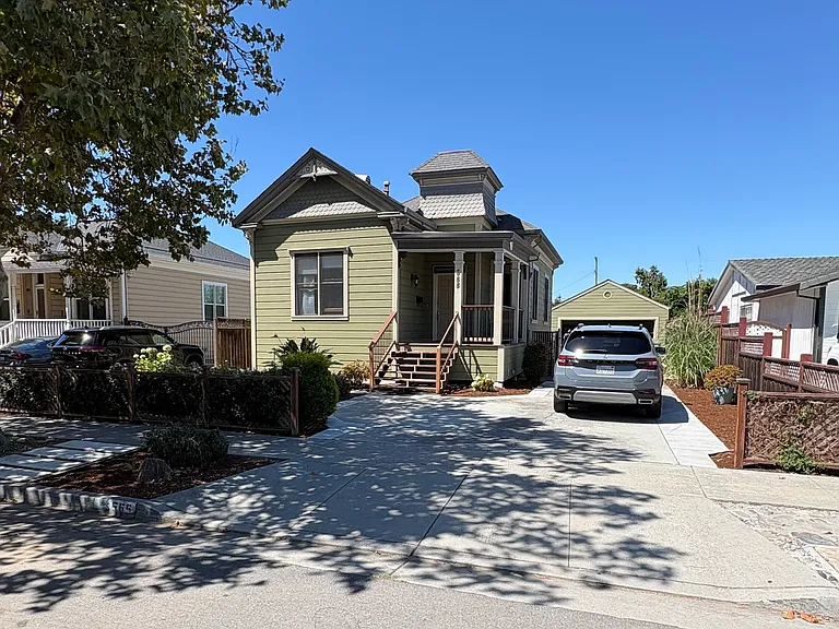 555 N 20th St — Photo 1