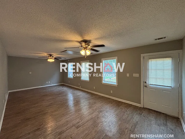 1488 Abernathy Rd — Photo 10