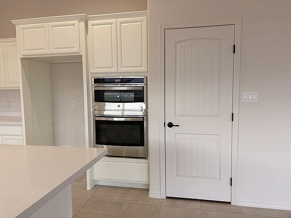 4th image of 3381 W 36th St