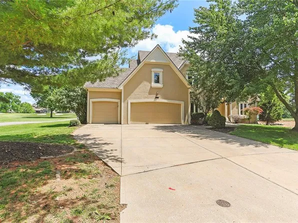 5477 NE Wedgewood Ln, Lees Summit, MO 64064