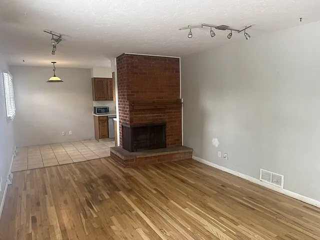 1234 W Prospect Rd — Photo 4