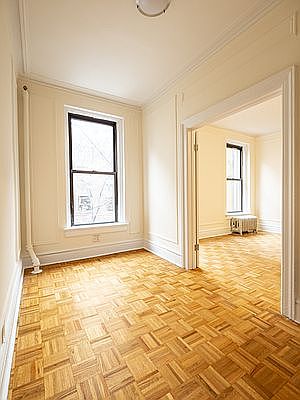 5th image of 144 W 72nd St APT 5D