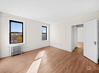 93-23 218th St #T6, Queens Village, NY 11428