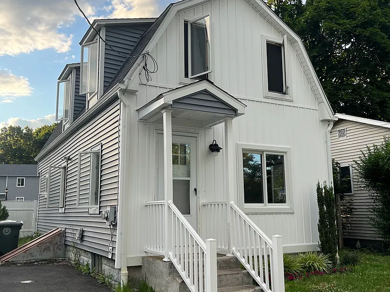 17 Willow St — Photo 2